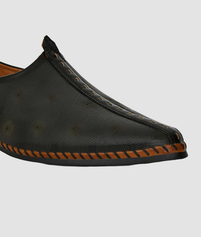 Big Boon men's ethnic slip-on shoes in laser style with synthetic material and flat TPR sole
