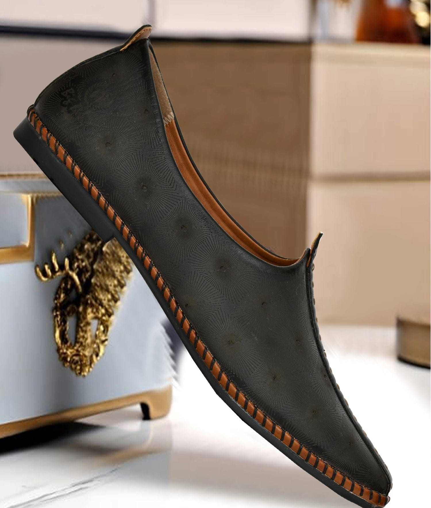 Big Boon Men's Ethnic Shoes in Laser Style