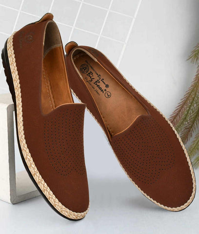 Men's casual moccasin shoes in brown nubuck leather with rubber sole and cushioned insole
